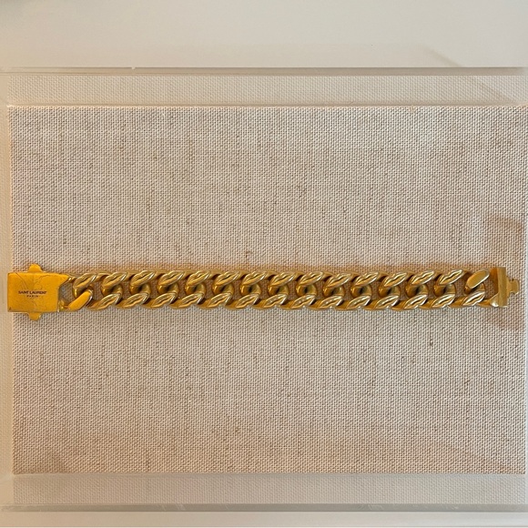 Saint Laurent Gold Kiss Lips Curb Chain Bracelet - Picture 6 of 15